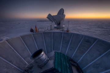 Telescopio BICEP2, A 800 del Polo Sur, en la Antrtica.  Crdito: BICEP2.