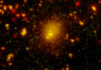 El mayor choque de galaxias observado hasta hoy ocurre al centro de la imagen. Crdito: Spitzer/NASA.