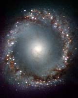 Imagen de los 5500 aos luz centrales de la galaxia espiral NGC 1097, tomada por la cmara NACO de ptica adaptiva del VLT. Crdito:ESO