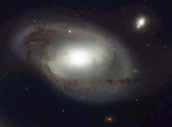 Estas galaxias parecen vecinas, pero estn separadas por 900 millones de aos luz