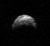 El asteroide 2005 YU55 visto por el radiotelescopio de Areceibo en la pasada de abril 2010. NASA.