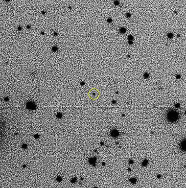 El asteroide 2015 BZ509 (con un crculo en amarillo) contra las estrellas de fondo, visto por el Observatorio del Gran Telescopio Binocular (LBTO) de Arizona.