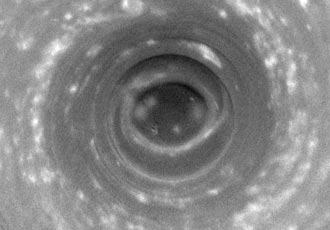 Vortice tipo huracn en el Polo Sur de Saturno. Cassini/NASA.