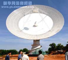 Radiotelescopio chino para  vigilar un satlite en rbita  
alrededor de la Luna. Crdito: Xinhua.