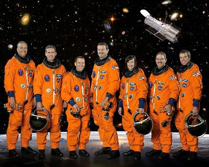 Los siete tripulantes de la Misión STS-125 al Telescopio Espacial Hubble.