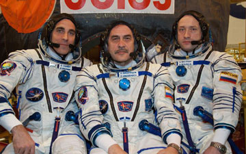 Los tripulantes de la Soyuz TMA-08M son el Comandante de la Soyuz Pavel Vinogradov y su compatriota Alexander Misurkin de la Agencia Federal Rusa del Espacio (Roscosmos) y el astronauta de la NASA Chris Cassidy, de la Expedición 35 a la EEI. Crédito: NASA.