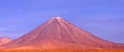 El Volcán Perfecto: El Licancabur (Foto: J. Ianiszewski)