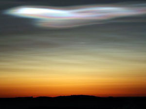 Nubes estratosfricas nacaradas.