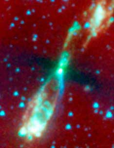 La estrella, en el centro de un disco aplanado emite poderosos chorros de energía por sus polos. Spitzer/NASA.