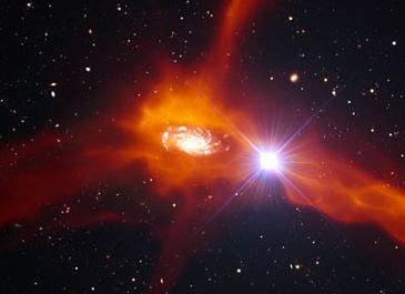 Ilustración de una galaxia distante en el proceso de atraer gas frío (en colores anaranjados) de sus alrededores. Crédito: ESO.