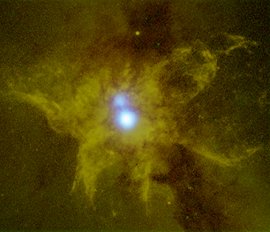 Composición de una imagen óptica tomada por el Hubble y una foto de rayos X, del Chandra, de las regiones interiores de la galaxia NGC 6240.