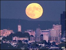 Super Luna Llena sobre San Francisco.(BBC)