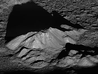 Picacho del cráter Tycho en la Luna.