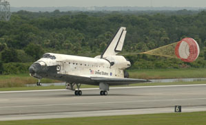 Discovery aterriza en Florida. NASA