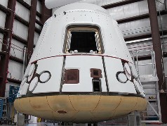 La nave Dragon con su escudo térmico de PICA-X de la compañia SpaceX.