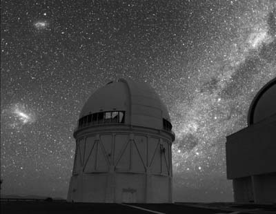 El Telescopio Blanco de 4 m, la Vía Láctea y el cielo del sur