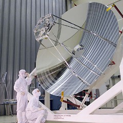 El espejo del telescopio de Herschel en ESTEC, Alemania. Crédito: Telescopio infrarrojo Herschel/ESA.