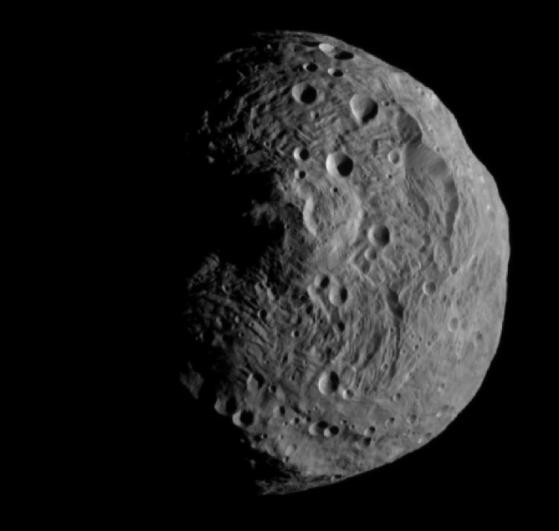 El gran asteroide Vesta visto por la sonda Dawn de la NASA. 