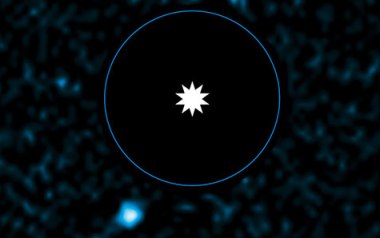 El planeta HD95086 b aparece abajo y a la izquierda de su estrella, fuera del crculo azul. (Haga click en la imagen para agrandar). Crdito: ESO/VLT/NACO.