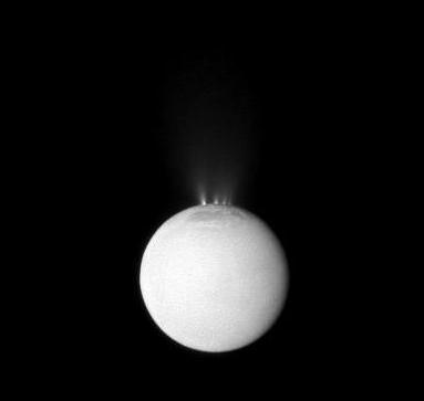 Los chorros de Enceladus. NASA.