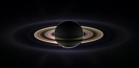 Saturno a contraluz. Cassini/NASA.