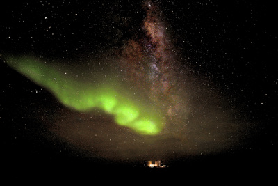 Auroras Australes sobre la estación Concordia de la ESA en al Polo Sur. (Haga click para agrandar). Foto: ESA.